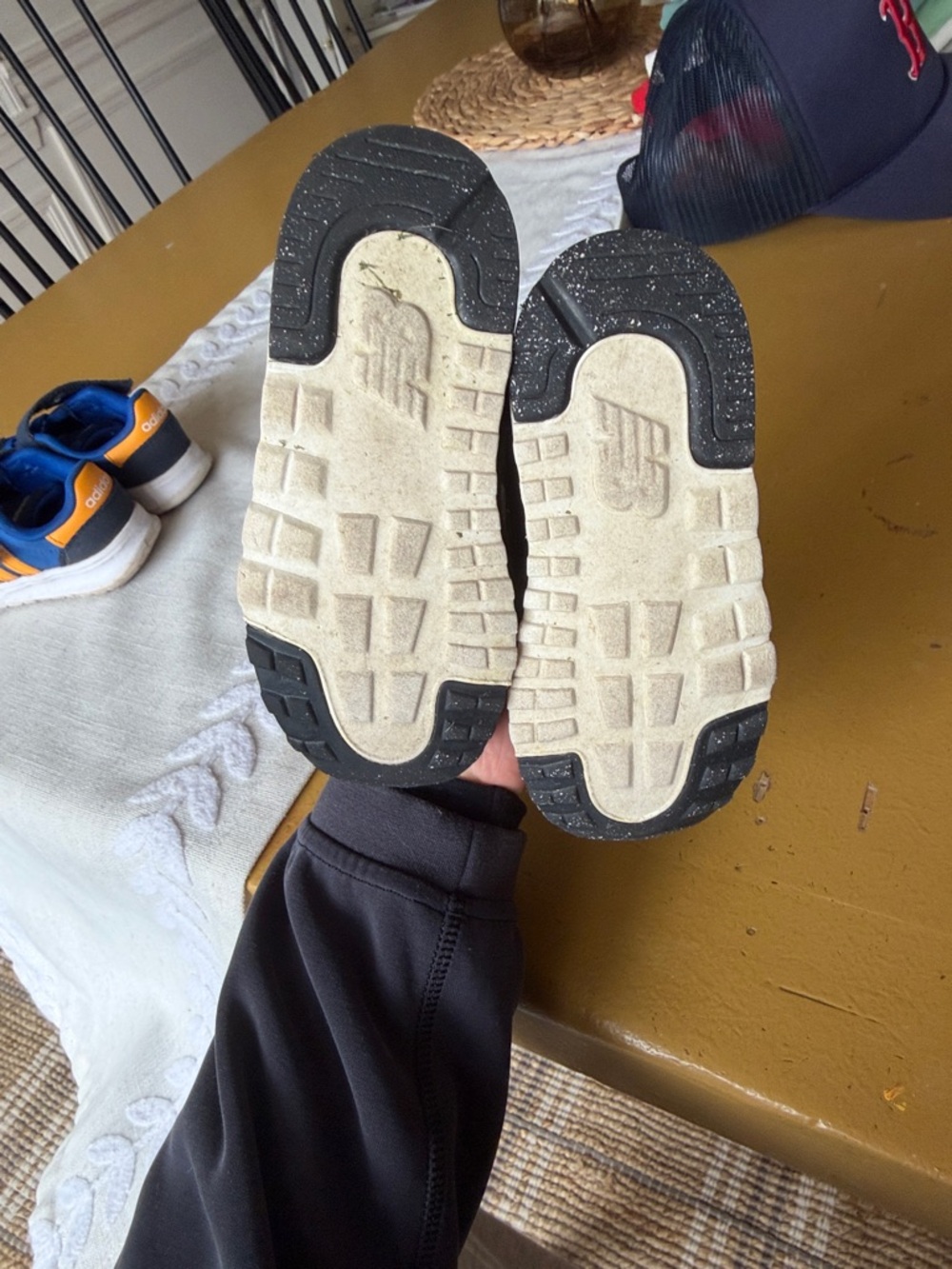7T Sneakers - Picture 5 of 5
